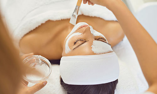 Ansiktsbehandling hos Ros 70 Beauty Spa